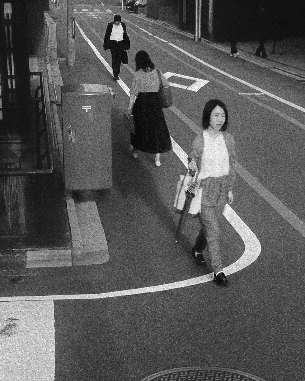 Louis Larrouturou - Art Direction JAPAN BLACK & WHITE